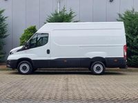 tweedehands Iveco Daily 35S18 3.0 177pk L3H3 *1e EIG* |Navi|Camera|3500kg Trekvermogen|Standkachel|GeveerdeStoel|NL-AUTO|3-persoons|