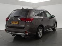 tweedehands Mitsubishi Outlander 2.0 PHEV AWD BUSINESS NIEUW MODEL + TREKHAAK / DAB+ / NAVIGATIE