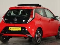 Occasion Toyota Aygo X-wave 69 PK (50 kW) 2017 Rood Hatchback