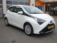 tweedehands Toyota Aygo 1.0 VVT-i x-play Airco, camera, apple carplay, elektrische ramen, centrale vergrendeling, enz.