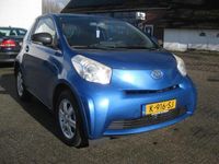 tweedehands Toyota iQ 1.0 VVTi Comfort Zuinig kompakt autootje in de mooie blauwe kleur!