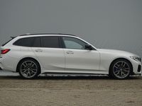 tweedehands BMW M340 3-SERIE Touring i xDrive High Executive 19'' / Panoramadak / Harman Kardon / Stuurwiel verwarmd
