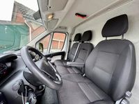 tweedehands Peugeot Boxer 435 2.0 BlueHDI L2H2 Premium 2Schuifdeuren AIRCO NAVI 3Pers Camera NAP Dealer onderhouden