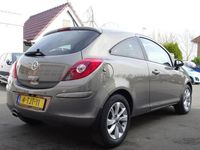 tweedehands Opel Corsa 1.2-16V Design Edition Automatische airco, licht metalen velgen, cruise controle, navigatie, parkeersensoren, enz.