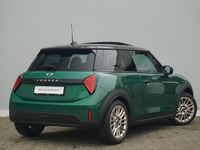 Occasion Mini Cooper Favoured 156 PK (114 kW) 2024 British racing green Hatchback