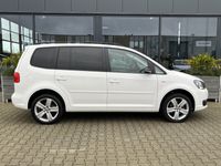 tweedehands VW Touran 1.2 TSI Highline BlueMotion Panorama & Schuifkanteldak, Navigatie