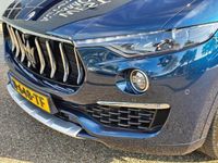 Occasion Maserati Levante GranLusso 349 PK (256 kW) 2021 Blauw, metallic lak SUV