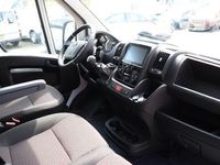tweedehands Opel Movano 2.2D 120 L2H2 3.3t Navigatie | Trekhaak | Verzwaarde Vering | Climate Control | Cruise Control | 3 Persoons | Financial Lease Mogelijk | Uit voorraad Leverbaar
