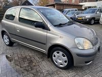 Occasion Toyota Yaris 65 PK (47 kW) 2004 Grijs, metallic lak Hatchback