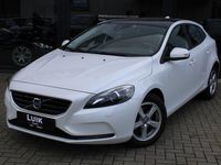 tweedehands Volvo V40 1.6 T2 Momentum + PANO DAK + XENON + METALLIC + LM VELGEN