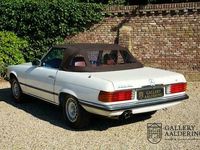 tweedehands Mercedes SL380 German delivered car, only 41.000 kilometres, stunning colour combination