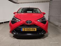 tweedehands Toyota Aygo 1.0 VVT-i 72pk X-play 5 Drs 53kw A.Camera / Carplay / Safety + Winter Pack / Airco