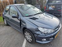 tweedehands Peugeot 206 1.4 5 deurs Airco lichte schade