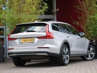 Occasion Volvo V60 CC Plus 250 PK (183 kW) 2023 Grijs Stationwagen