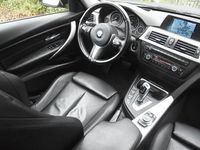 tweedehands BMW 325 3-SERIE Touring d High Executive automaat / pano-dak / head-up display / zwart leer / stoelverwarming / elektrische achterklep /cruise control / parkeersensoren / navigatie / elektronic climate control /