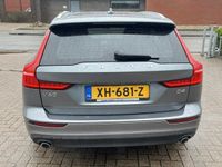 tweedehands Volvo V60 2.0 D4 Automaat Momentum Navigatie Panoramadak Trekhaak Sportstoelen Leder Stoelverwarming Led Parkeersensoren Carplay NL Auto