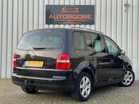 tweedehands VW Touran 1.6-16V FSI Highline 7-Persoons