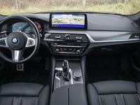 tweedehands BMW 530 5-SERIE Touring i High Executive | Glazen Panoramadak | Active Cruise Control | Trekhaak |