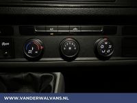 tweedehands VW Crafter 35 2.0 TDI 140pk L3H3 L2H2 Euro6 Airco | 3000kg Trekhaak | Camera Omvormer, Apple Carplay, Android Auto, Cruisecontrol, Chauffeursstoel