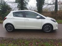 tweedehands Toyota Yaris 1.5 Hybrid / CAMERA / AUTOMAAT / PARELMOER METALLIC