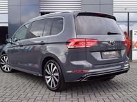 Occasion VW Touran R-line 150 PK (110 kW) 2024 Grijs MPV
