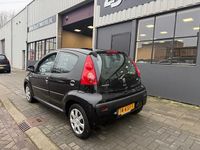 Occasion Peugeot 107 68 PK (50 kW) 2010 Zwart (metallic) Hatchback