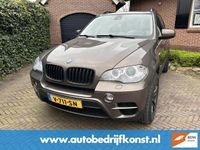 tweedehands BMW X5 Grijs kenteken 4x4 zeer mooie staat met dure breedset met Pirelli banden met slechts 155000 km panorama dakken 306 pk