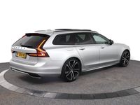 tweedehands Volvo V90 B4 Automaat-8 R-Design Black Edition | Stoel & stuurwielverwarming |Panoramisch schuif-/kanteldak | Visual Park Assist (incl. 360˚ view) | Adaptieve cruise control incl. BLIS | Elektrisch verstelbare voorstoelen incl. geheugen | Grafisch Head-up