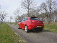 tweedehands Alfa Romeo Giulietta 1.4 T Rood Distinctive Pack Sport Squadra