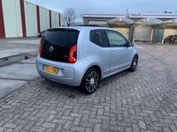 tweedehands VW up! high bleumotion met panorama dak.