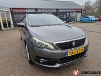 tweedehands Peugeot 308 1.2 pbleu l met trekhaak / panodak