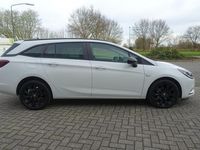 tweedehands Opel Astra SPORTS TOURER 1.4 -AUTOMAAT - zeer lage km stand -