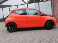 Occasion Toyota Aygo X-wave 69 PK (50 kW) 2015 Oranje Hatchback