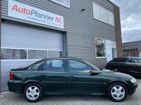 tweedehands Opel Vectra 1.6-16V Pearl! Airco! Automaat! 1e Eigenaar!