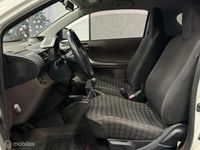 tweedehands Toyota iQ 1.0 VVTi Comfort AIRCO / LMV / PARELMOER / NAP / RIJKLAAR