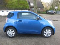 tweedehands Toyota iQ 1.0 VVTi Comfort Zuinig kompakt autootje in de mooie blauwe kleur!