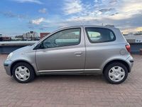 Occasion Toyota Yaris Luna 86 PK (63 kW) 2004 Grijs Hatchback