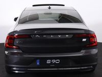 tweedehands Volvo S90 T8 AWD Plus Bright - LONG RANGE - Panorama/schuifdak - IntelliSafe Assist & Surround - 360° Camera - Adaptieve LED koplampen - Verwarmde voorstoelen, stuur & achterbank - Parkeersensoren voor & achter - Elektr. bedienb. voorstoelen met geheugen