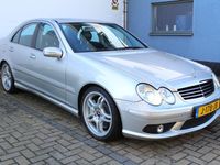 tweedehands Mercedes C55 AMG AMG V8 365 PK | Unieke auto | Zeer nette staat!! | Elektrisch Schuif/kantel dak | Elektrisch bedienbare Memory stand stoelen | Stoelverwarming | Cruise | Navi | Clima | 18 Inch LMV | Bi-Xenon koplampen | Lederen bekleding |