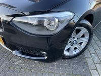 tweedehands BMW 114 1-SERIE i Edition 5drs. NAVI/16"LMV/STOELVERWARMING/MF-MSPORTSTUUR+POOK/PARKEERSENSOREN/NET OH BEURT GEHAD