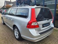 tweedehands Volvo V70 2.5T Momentum 200PK Automaat / H.LEER / PDC / TREKHAAK