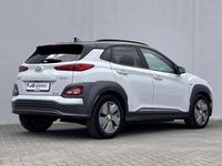 tweedehands Hyundai Kona EV Premium 64 kWh Automaat / € 2.000 subsidie mogelijk / Leder / Navigatie / Drie fase laden / Warmtepomp /