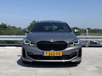 tweedehands BMW 118 1-SERIE i Executive M Sport pakket M 50 Jahre uitvoering | Glazen panoramadak | Park Distance Control voor/achter (PDC) | Buitenspiegels elektrisch inklapbaar |