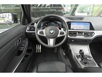 tweedehands BMW 320 3-SERIE Touring i High Executive M Sport Automaat / Panoramadak / LED / Parking Assistant / Live Cockpit Professional / Stoelverwarming / M Sportonderstel