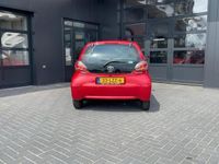 tweedehands Toyota Aygo 1.0-12V Aspiration Red | Origineel nederlands! | Airco | 5 deurs | Half lederen bekleding