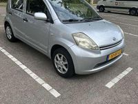 Occasion Daihatsu Sirion 87 PK (63 kW) 2005 Grijs Hatchback