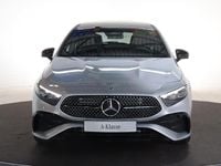 Nieuw Mercedes A180 Business 136 PK (100 kW) 2025 Zwart, metallic lak Hatchback