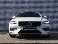 tweedehands Volvo V60 B3 Momentum Advantage | Navi | Park Assist + Camera | Apple Car Play - Android Auto | 17" LM | Elek. Bediende Lendesteun
