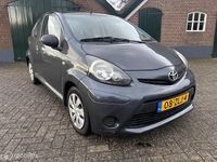 Occasion Toyota Aygo 68 PK (50 kW) 2012 Grijs (metallic) Hatchback