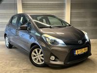 Occasion Toyota Yaris Hybrid 101 PK (74 kW) 2014 Grijs Hatchback